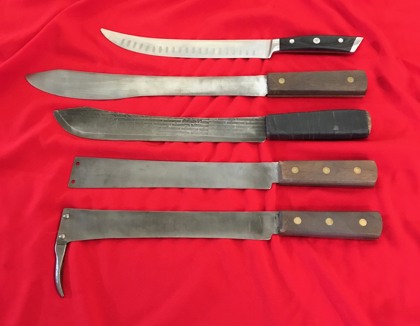 https://preferredarms.com/wp-content/uploads/2018/10/Large-kitchen-knives.jpg
